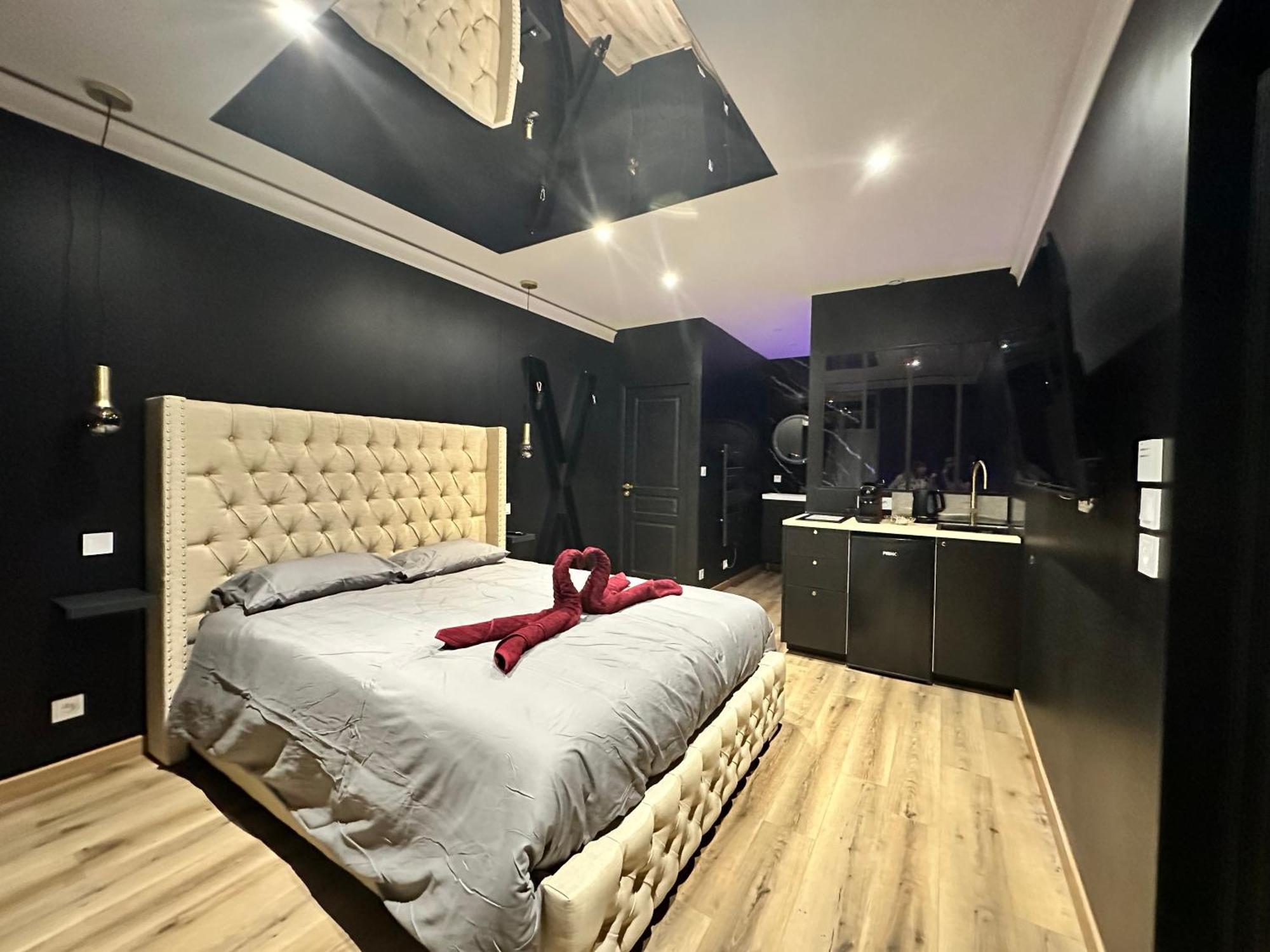 Dark Room Blois - Love Room Saint-Gervais-la-Forêt Extérieur photo
