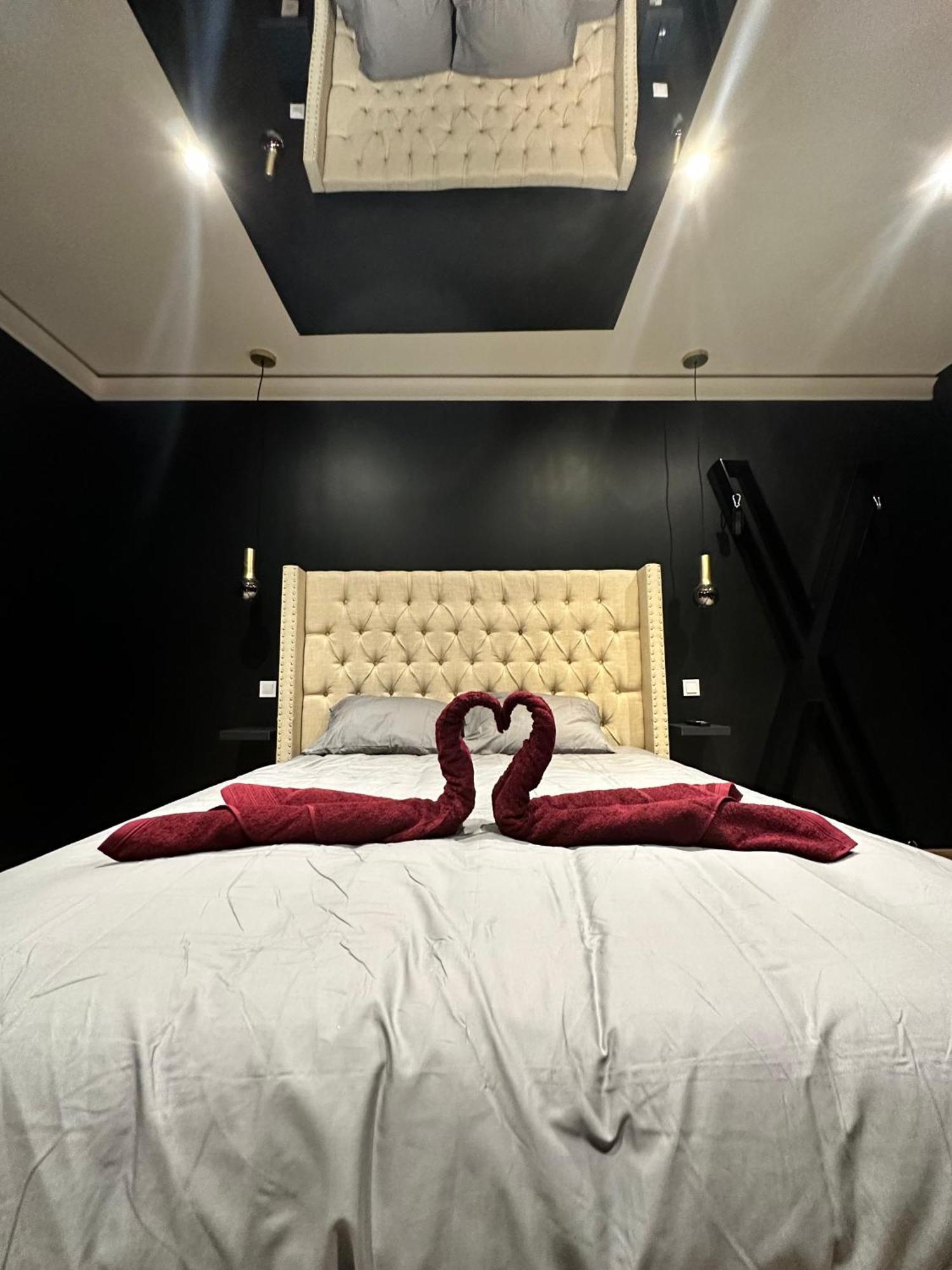 Dark Room Blois - Love Room Saint-Gervais-la-Forêt Extérieur photo